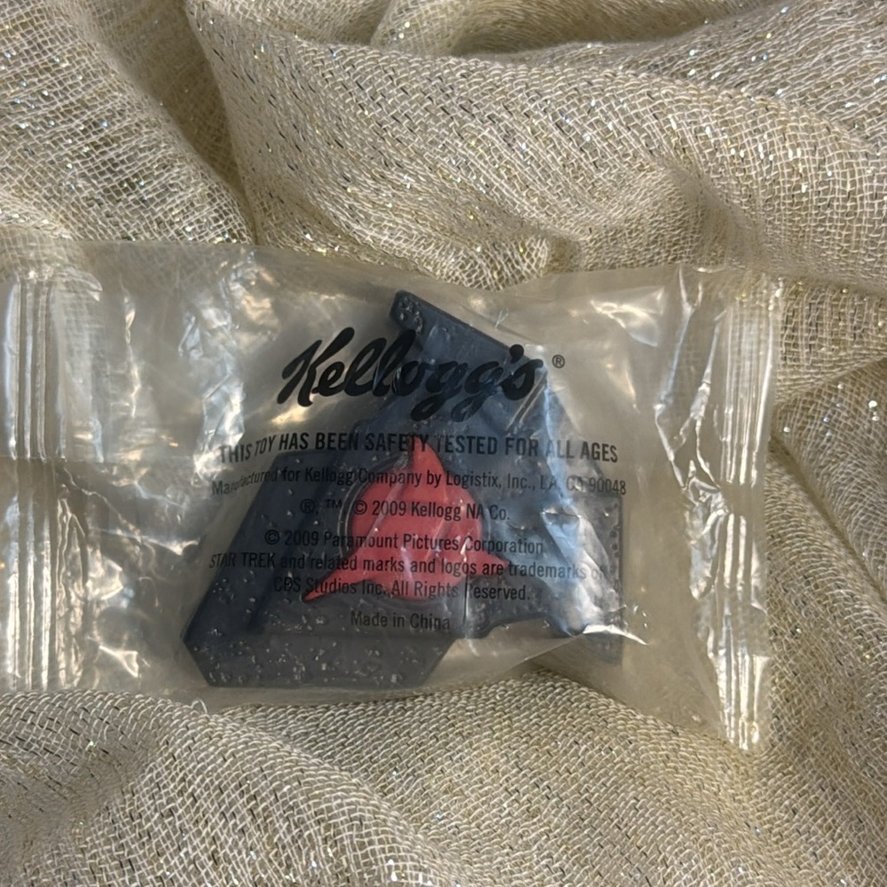 STAR TREK Beam Up Badge - Kelloggs Cereal Toy New from 2009